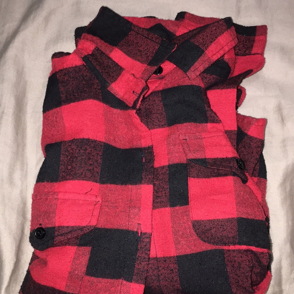Flannel.size large runs small. Fits like a small